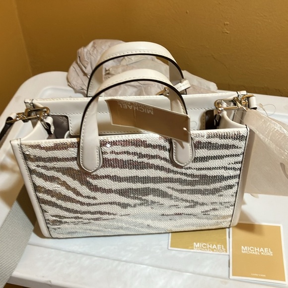 Michael Kors GIGI OPT/Silver SM EW MSGR - Picture 4 of 12